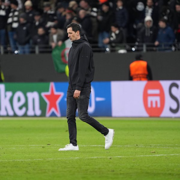  Eintracht-Trainer Dino Toppmöller war sichtlich enttäuscht nach dem Ausscheiden. War seine taktische Herangehensweise die richtige in diesem so wichtigen K.O.-Duell? (Foto: imago / Schüler)