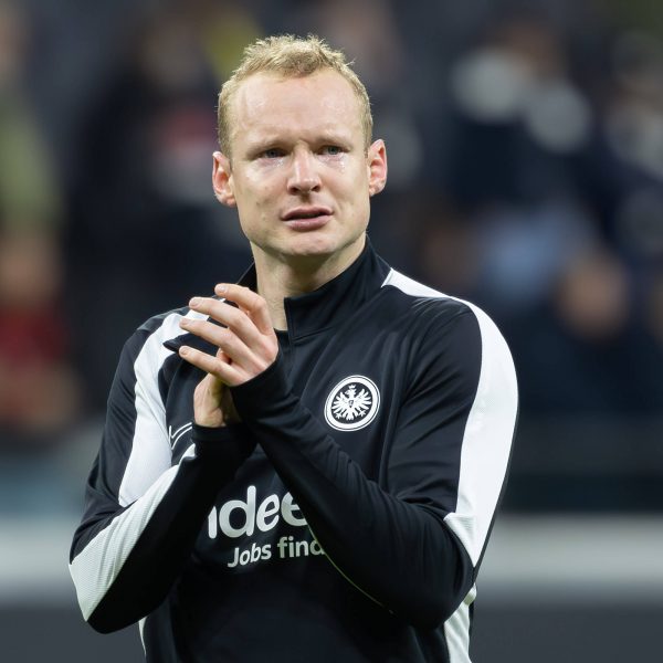  Der 29.02. ist ein trauriger Tag für Eintracht Frankfurt, für die Fans und für Sebastian Rode. (Foto: IMAGO / Kessler-Sportfotografie)