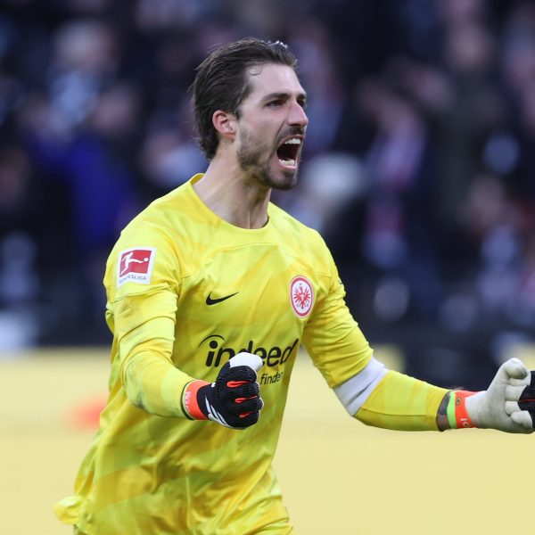  Kevin Trapp ist mit dem Remis zufrieden. (Foto: IMAGO / HMB-Media)