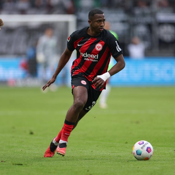  Willian Pacho ist in seiner ersten Saison bereits gesetzt in Frankfurt. (Foto: IMAGO / HMB-Media)