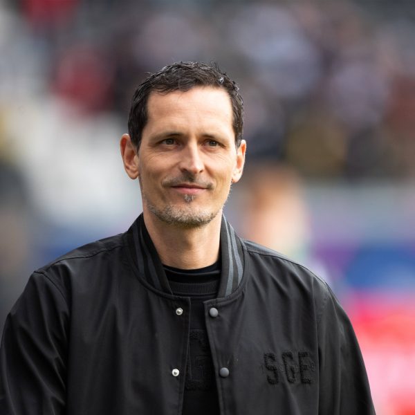  Dino Toppmöller möchte mit seiner Mannschaft gegen Heidenheim einen Startschuss liefern. (Foto: IMAGO / Sven Simon)
