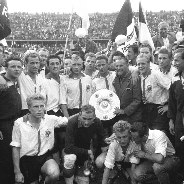  Die Meisterschaft 1959 gilt bis heute als einer der größten Erfolge der SGE. (Fotot: IMAGO / Horstmüller)