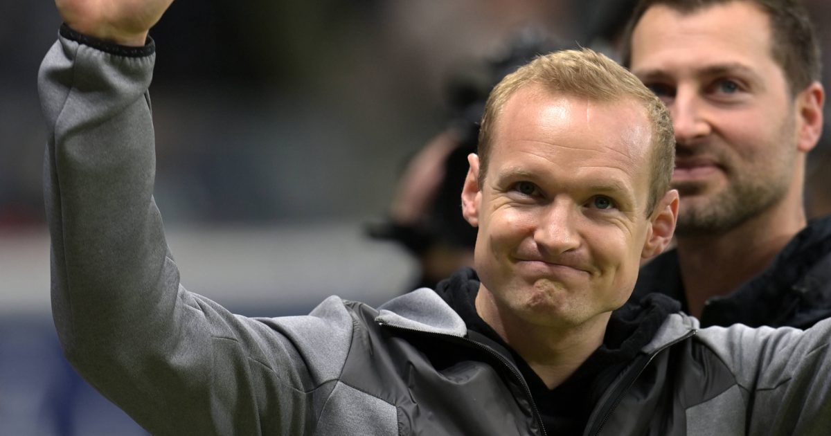  Sebastian Rode bedankte ich bei den Fans. (Foto: IMAGO / HJS)