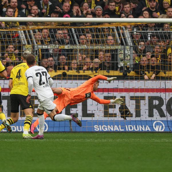  Mario Götze erzielte gegen seinen Ex-Club den Führungstreffer für die SGE. (Foto: IMAGO / osnapix)