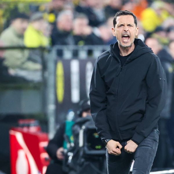  Dino Toppmöller zieht ein klares Fazit nach dem Spiel und zeigt sich sichtlich genervt. (Foto: IMAGO / osnapix)