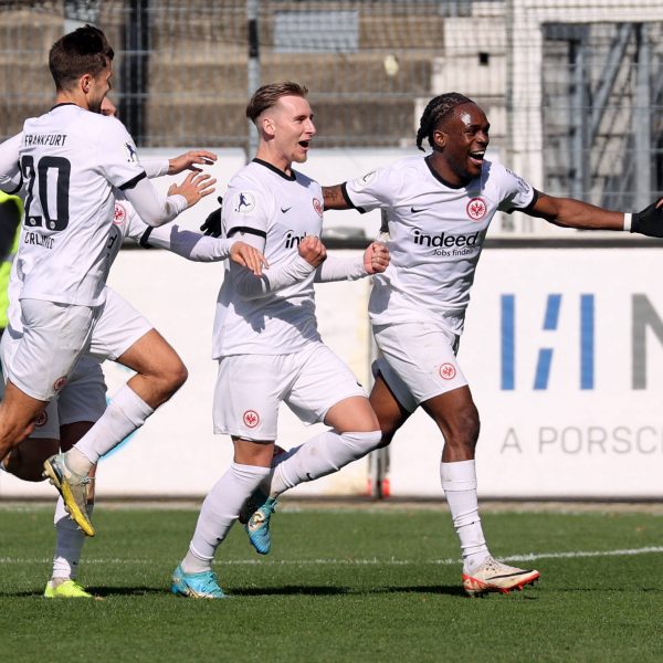  Die SGE entführt drei Punkte beim Spitzenreiter. (Foto: IMAGO / Sportfoto Rudel)