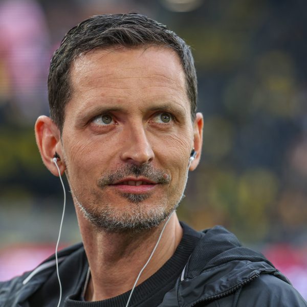 Dino Toppmöller will mit der SGE eine langfristige Entwicklung gehen. (Foto: IMAGO / osnapix)
