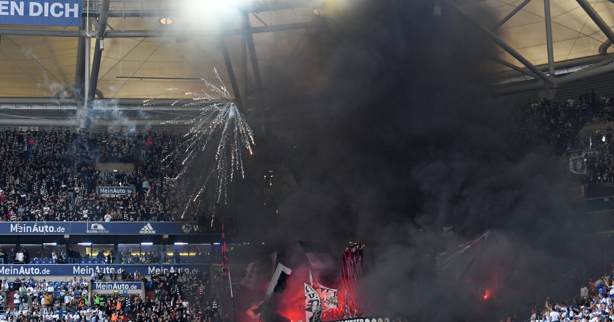  Die Eintracht-Fans prügelten sich mit Schalkern. (Foto: imago/Team2)