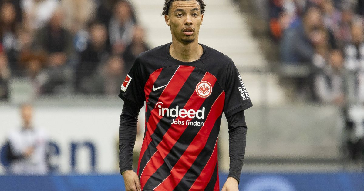 Hugo Ekitiké wird voraussichtlich über den Sommer hinaus im Eintracht-Trikot zu sehen sein. (Foto: IMAGO / Beautiful Sports)