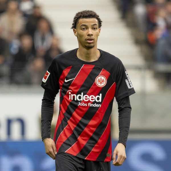  Hugo Ekitiké wird voraussichtlich über den Sommer hinaus im Eintracht-Trikot zu sehen sein. (Foto: IMAGO / Beautiful Sports)