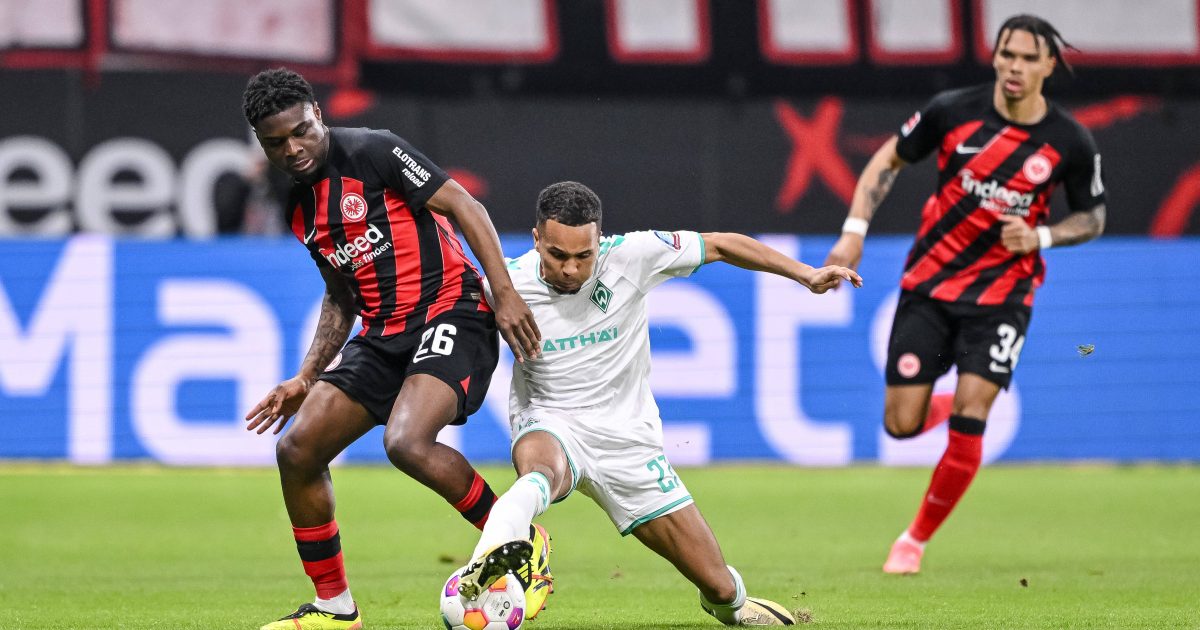  Junior Dina Ebimbe kämpft um den Ball. (Foto: imago/Langer)