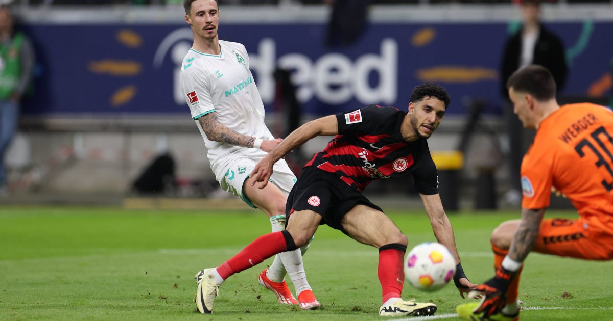  Omar Marmoush scheitert an Bremen-Keeper Michael Zetterer. (Foto: IMAGO / HMB-Media)