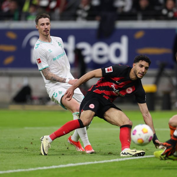  Omar Marmoush scheitert an Bremen-Keeper Michael Zetterer. (Foto: IMAGO / HMB-Media)
