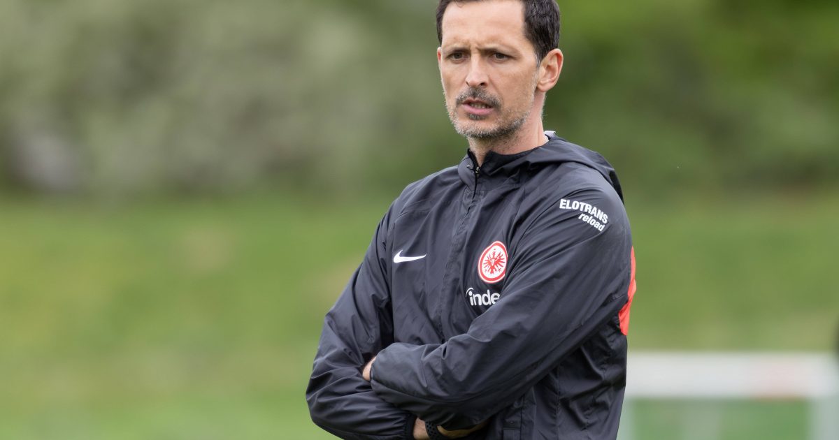  Dino Toppmöller bastelt noch an seiner Aufstellung. (Foto: IMAGO / Kessler-Sportfotografie)