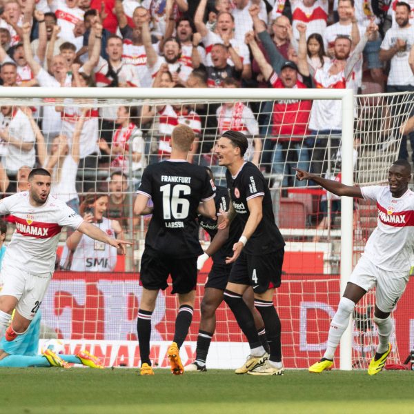  Undav und Guirassy feiern den Stuttgarter Sieg. (Foto: imago/Eibner)trac