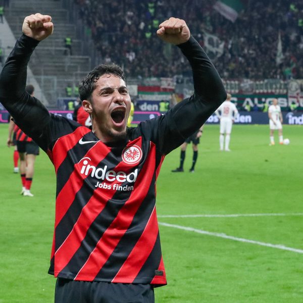  Farès Chaibi bejubelt sein Tor zum zwischenzeitlichen Ausgleich gegen Augsburg. (Foto: IMAGO / osnapix)