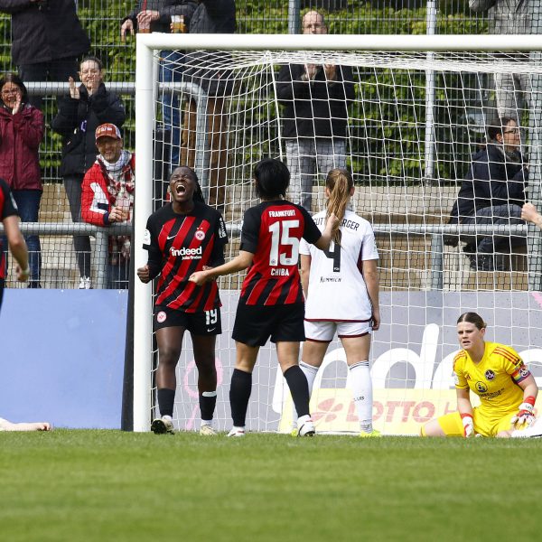  Endlich stehen die SGE-Frauen wieder auf Platz3! (Foto: IMAGO / Jan Huebner)