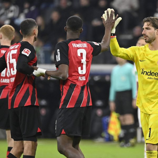  Sucht die Eintracht einen neuen Innenverteidiger? (Bild: IMAGO / Jan Huebner)