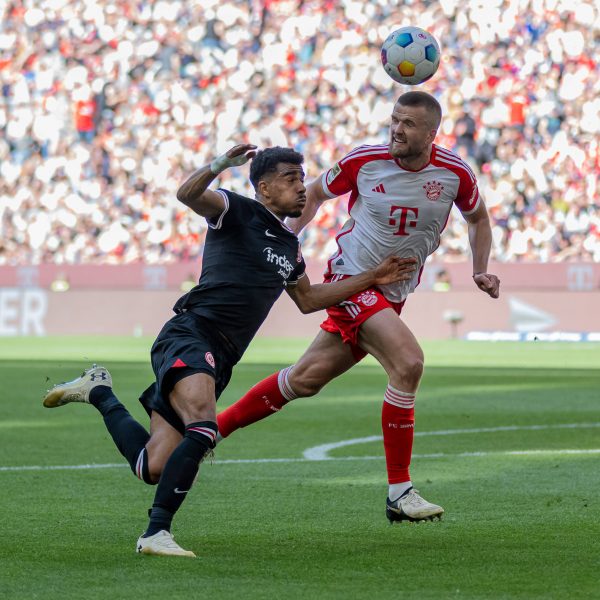  Ansgar Knauff im Duell mit Eric Dier. (Foto: Imago/Eibner)