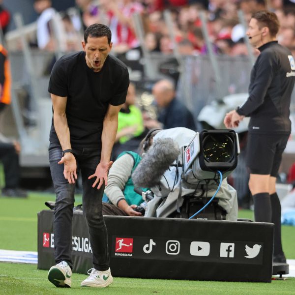  Eintracht-Trainer Dino Toppmöller ärgerte sich maßlos. Wieder einmal verschenkte seine Mannschaft wertvolle Punkte durch individuelle Fehler. (Foto: imago images / Lackovic)