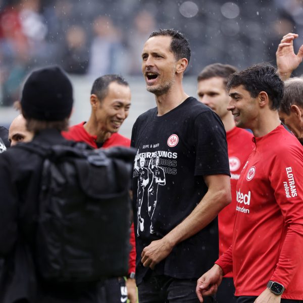  Große Erleichterung zum Saisonabschluss bei der Eintracht. Am Ende konnte die SGE den sechsten Platz sichern und doch kam keine richtige Partystimmung auf. Eine seltsame Saison, die irgendwie niemand so richtig einordnen kann. (Foto: Heiko Rhode)