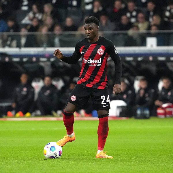  Der geborene Angolaner überzeugt an guten Tagen mit seiner Schnelligkeit und seiner Fähigkeit, sich ins Offensivspiel einzuschalten. (Foto: IMAGO / DeFodi)