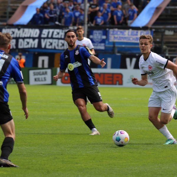 Erneut holt die Eintracht drei Punkte. (Foto: IMAGO / Hartenfelser)
