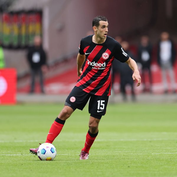  Ellyes Skhiri hat bei der SGE einen Vertrag bis 2027. (Foto: IMAGO / HMB-Media)