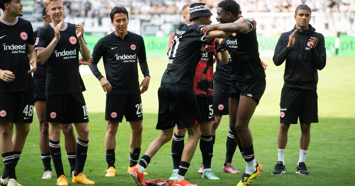  Die Eintracht kann trotz Remis die Qualifikation für Europa feiern. Die Erleichterung war nach Abpfiff groß, denn irgendwie war es wohl für alle eine seltsame Saison. (Foto: imago images / Sven Simon)