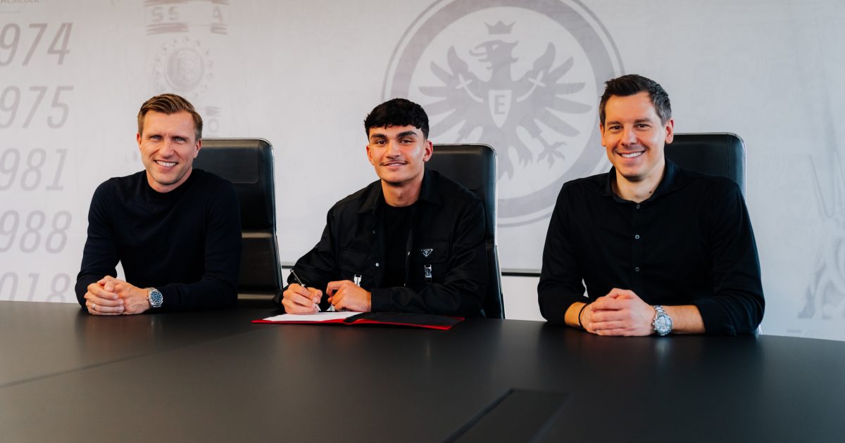  Can Uzun (Mitte) ist ab sofort Spieler der SGE. (Foto: Eintracht Frankfurt)