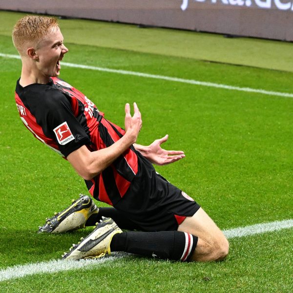  Auf dem Weg zum Schlüsselspieler der SGE - Hugo Larsson (Bild: IMAGO / Jan Huebner)