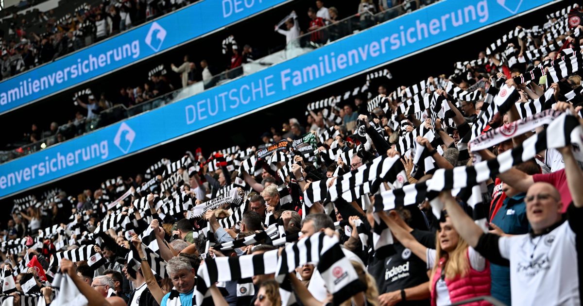  Erneut kommen Dauerkarteninhabern der Jürgen-Grabowski-Tribüne Veränderungen entgegen. (Foto: IMAGO / Jan Huebner)