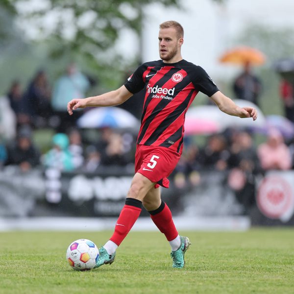  Häufig war er nur in Testspielen zu sehen. Wie hier gegen den FC Alsbach (Bild: IMAGO / HMB-Media)