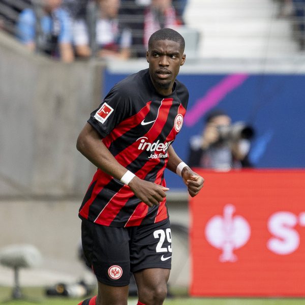  Niels Nkounkou geht in seine zweite Saison bei der SGE und besitzt einen Vertrag bis 2028. (Foto: IMAGO / Beautiful Sports)