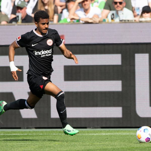  Auch Ansgar Knauff wird in der Saison 2024/25 wahrscheinlich mit einem orangenen Trikot auflaufen. (Foto: IMAGO / Sven Simon)