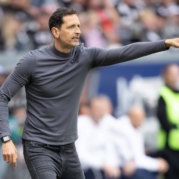  Dino Toppmöller konnte in seiner ersten Saison als Trainer der Eintracht, trotz eines starken sechsten Platz, nicht alle Fans von sich überzeugen. (Foto: IMAGO / Kessler-Sportfotografie)