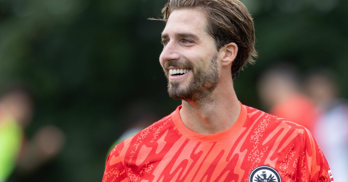  Kevin Trapp blickt mit einem Lächeln auf die nächste Saison. (Bild: IMAGO / Kessler-Sportfotografie)