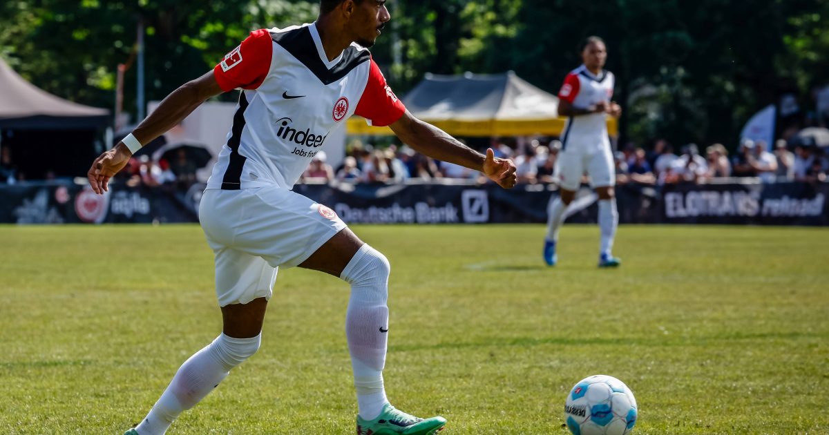  Ansgar Knauff spielt seit Winter 2022 für die SGE. (Foto: IMAGO / Ingo Kutsche)