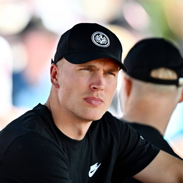  Der Blick geht nach vorne: Rasmus Kristensen will sich bei der Eintracht kämpferisch zeigen. (Foto: IMAGO / Jan Huebner)