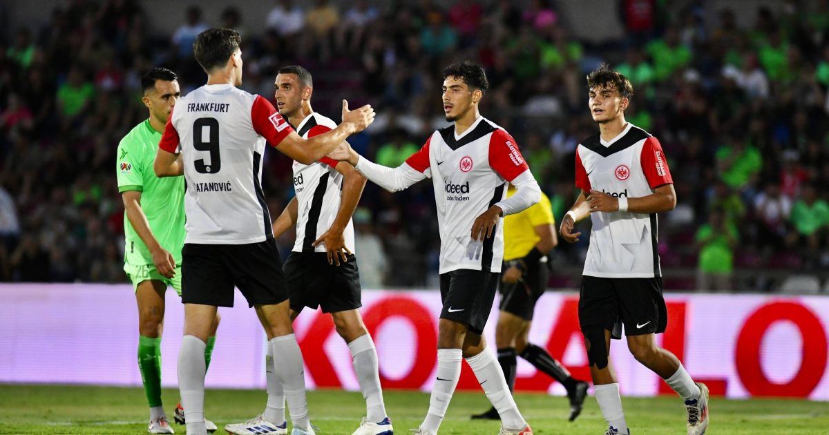  Fares Chaibi (2. von links) feiert seinen Führungstreffer (Foto: IMAGO / Agencia-MexSport)