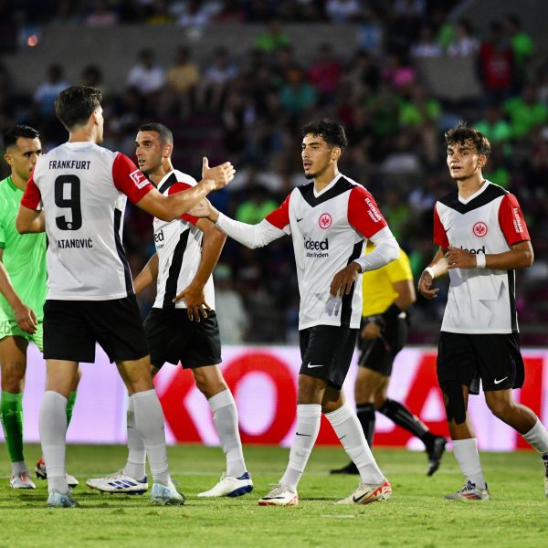  Fares Chaibi (2. von links) feiert seinen Führungstreffer (Foto: IMAGO / Agencia-MexSport)