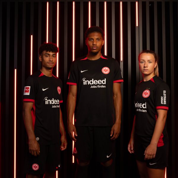  Die SGE läuft in der kommenden Saison auswärts in schwarz auf.as neu