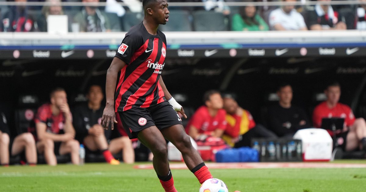  Willian Pacho spielte eine Saison für die SGE. (Foto: IMAGO / Schüler)