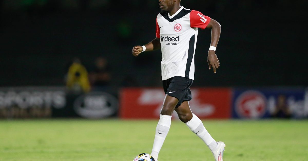  Kann Niels Nkounkou seine Stärken nutzen und sich bei der SGE vor Nathaniel Brown festspielen? (Foto: IMAGO / Agencia-MexSport)