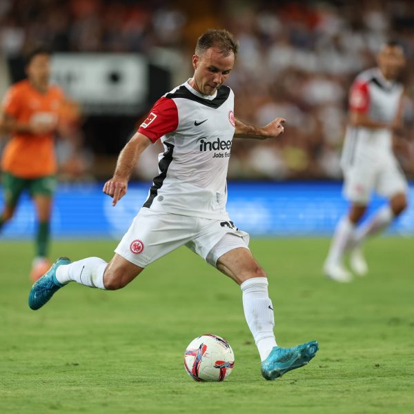  Mario Götze musste in der vergangenen Saison systembedingt deutlich defensiver agieren. (Foto: IMAGO / HMB-Media)