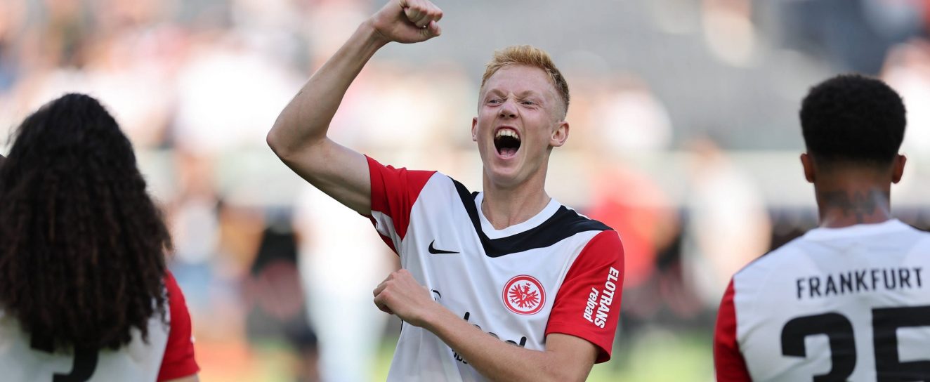Hugo Larsson jubelt über sein erstes Saisontor.