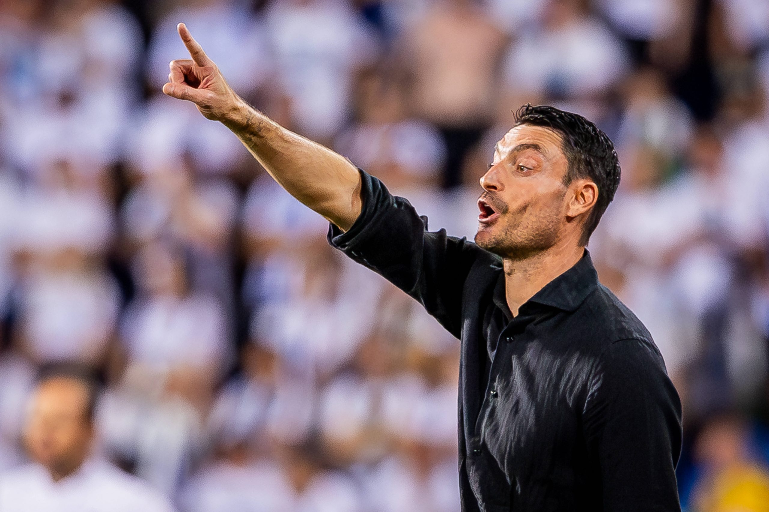 Riera wants to make Eintracht fans proud: 