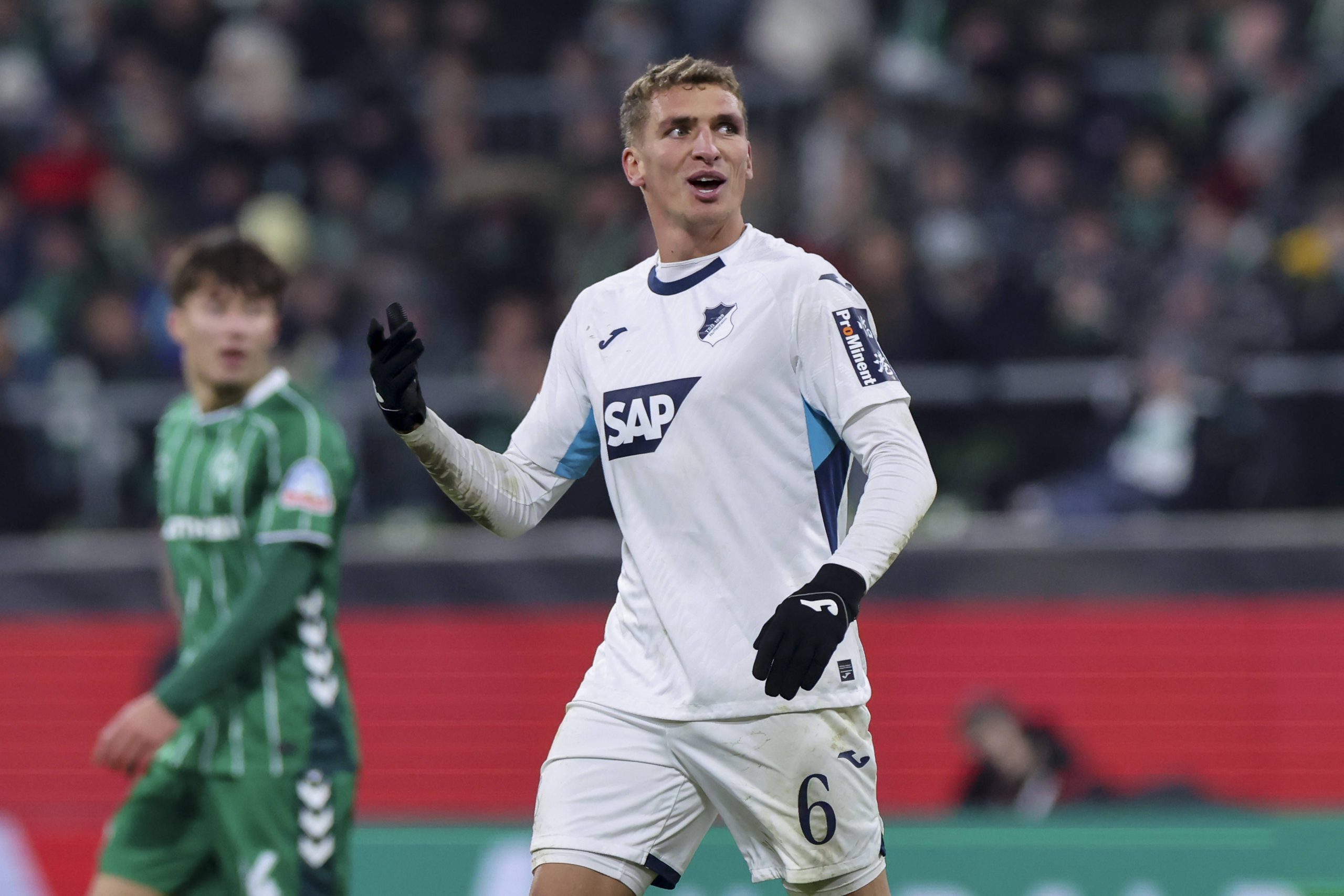 Midfield overhaul postponed: Prömel once again in Eintracht ...