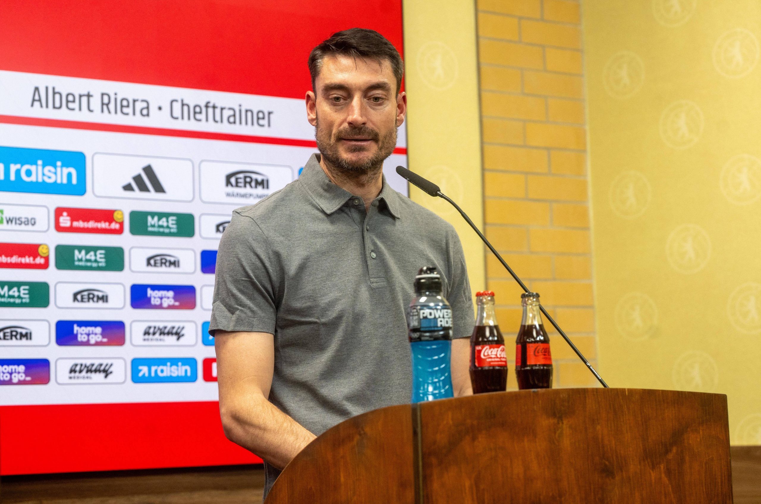 “We had the game under control” - | Riera satisfied with his debut