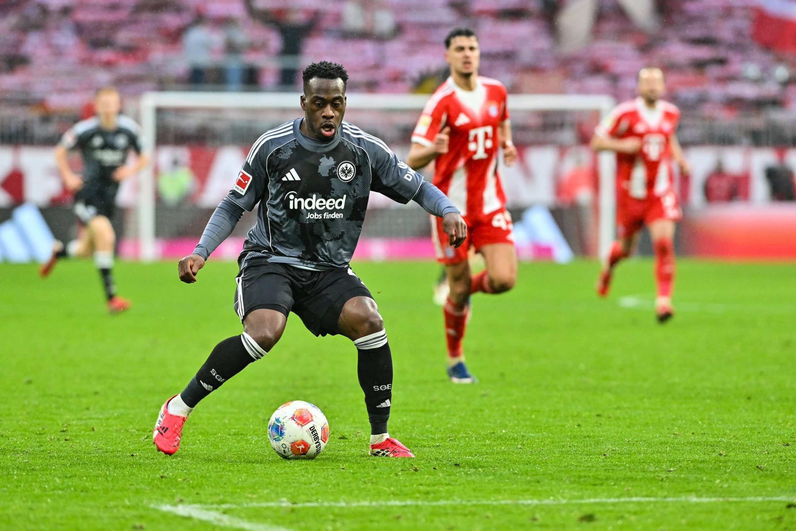 Eintracht wants to keep Kalimuendo - | but there's a condition